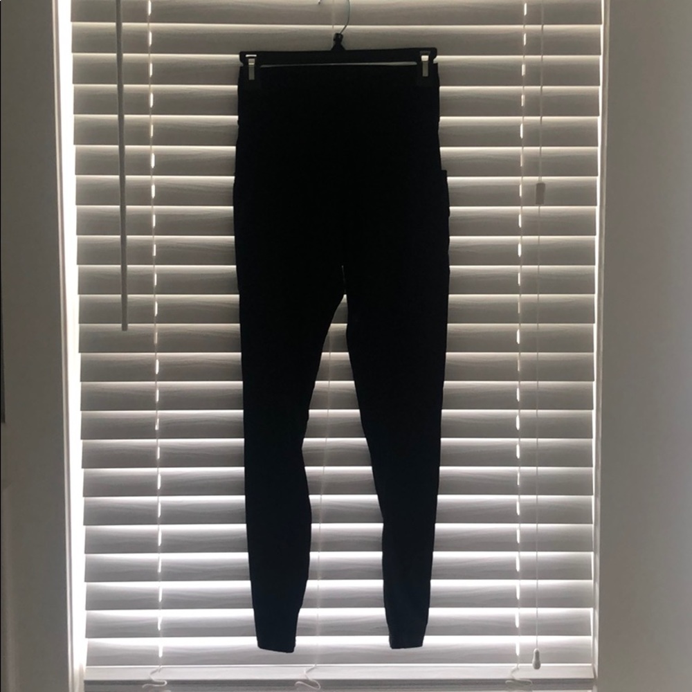 Black Alphalete Meridian Leggings